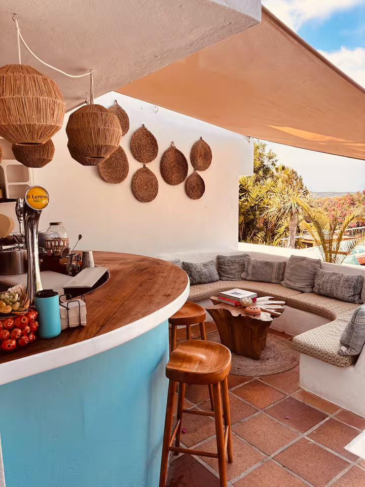 Outdoor bar with sunken seating lounge